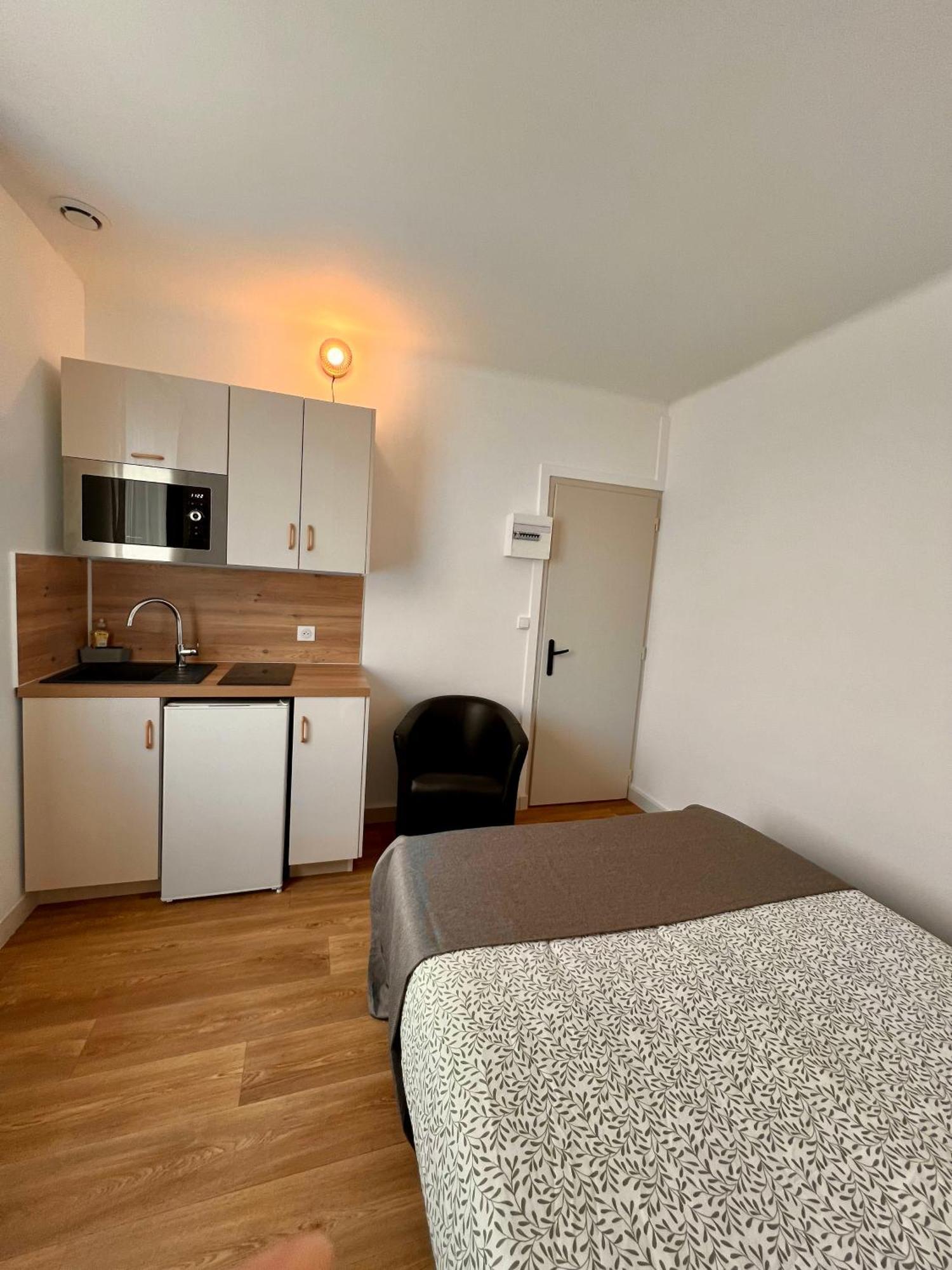 Apartment 2 Pers Face Gare Sncf Le Cygne D1 *